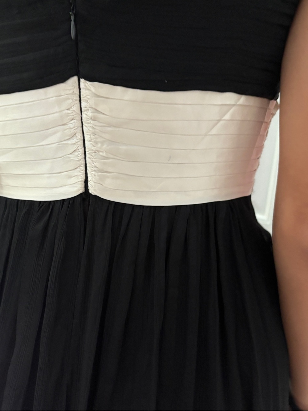 Bcbg classic black and white long elegant gown size 4 - Picture 4 of 10